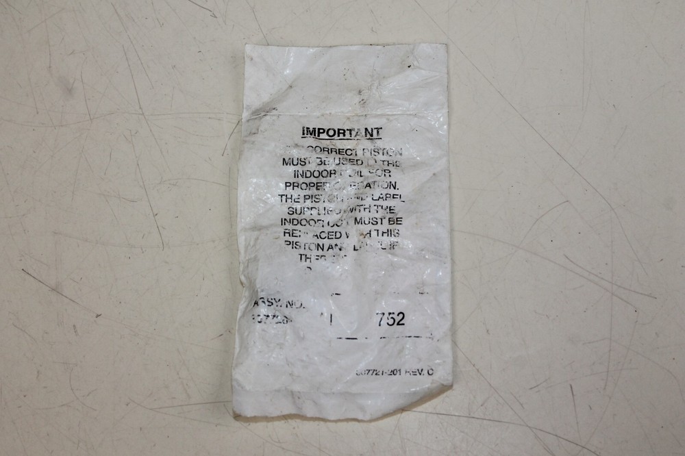 Piston 307720-752 #052 NEW