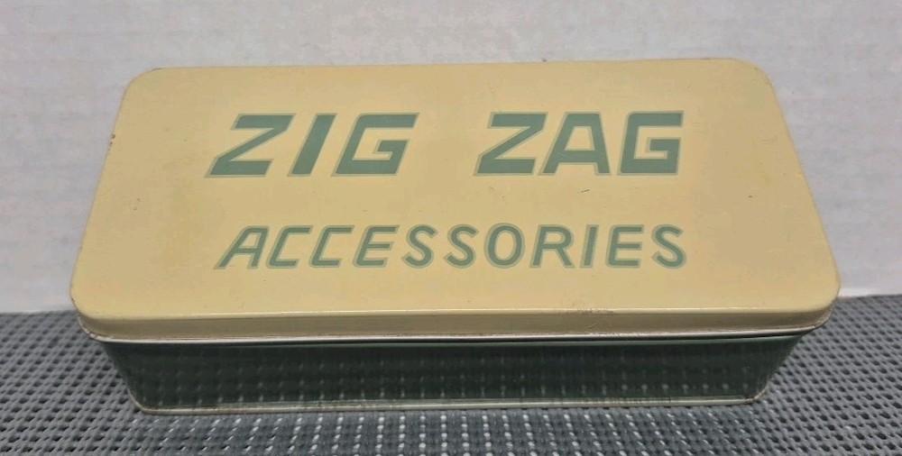 Vintage Zig Zag Accessories Tin Box Sewing - Excellent Condition
