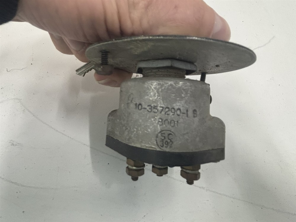 Luscombe Model 8 Bendix 10-357290-1 B mag magneto ignition switch