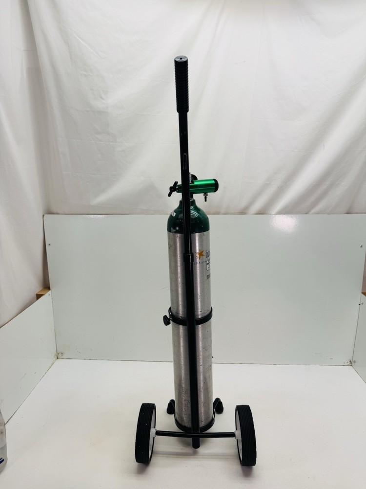 Praxair Empty Oxygen Tank With Regulator Car Size E