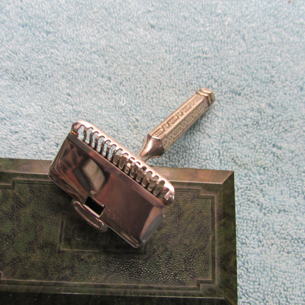 Gem Micromatic Razor W. Bakelite Case