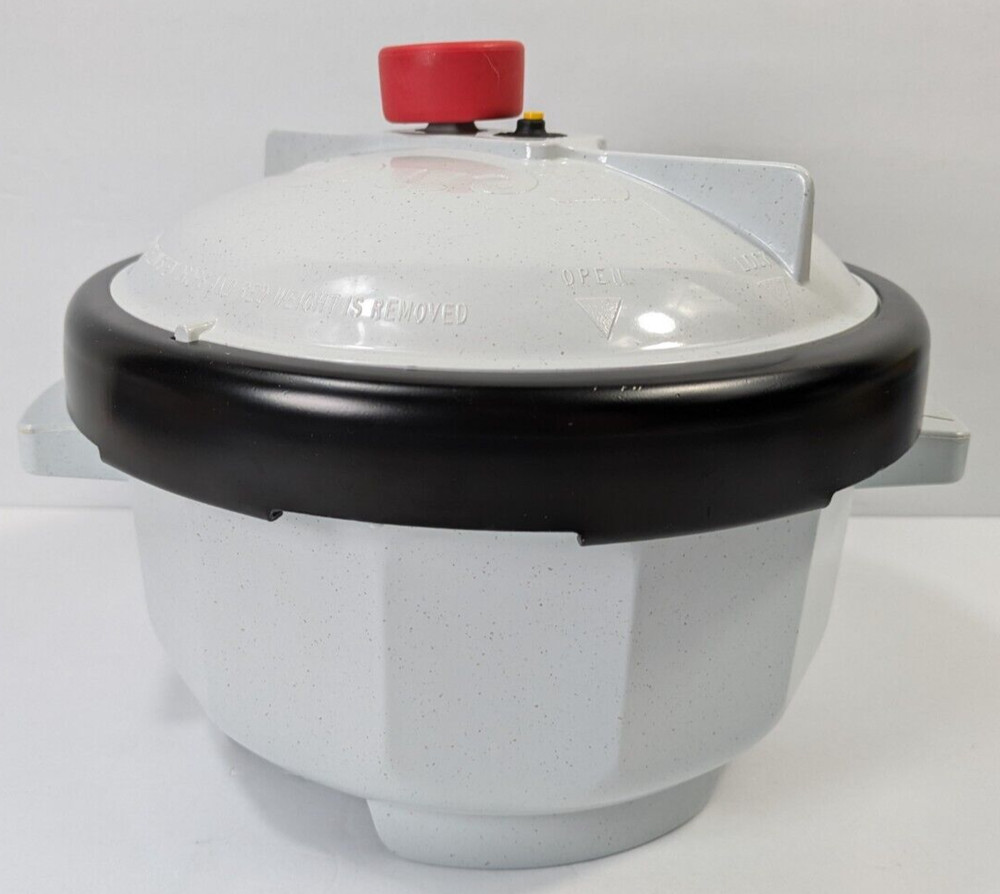 NORDIC WARE - 2.5 QT Microwave TENDER COOKER
