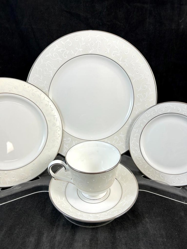 Lenox Opal Innocence 5 Piece Place Setting