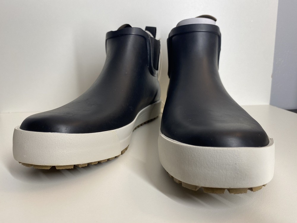 SHIRLEY BOOTS WATERPROOF SIZE 9 UNIVERSAL THREAD