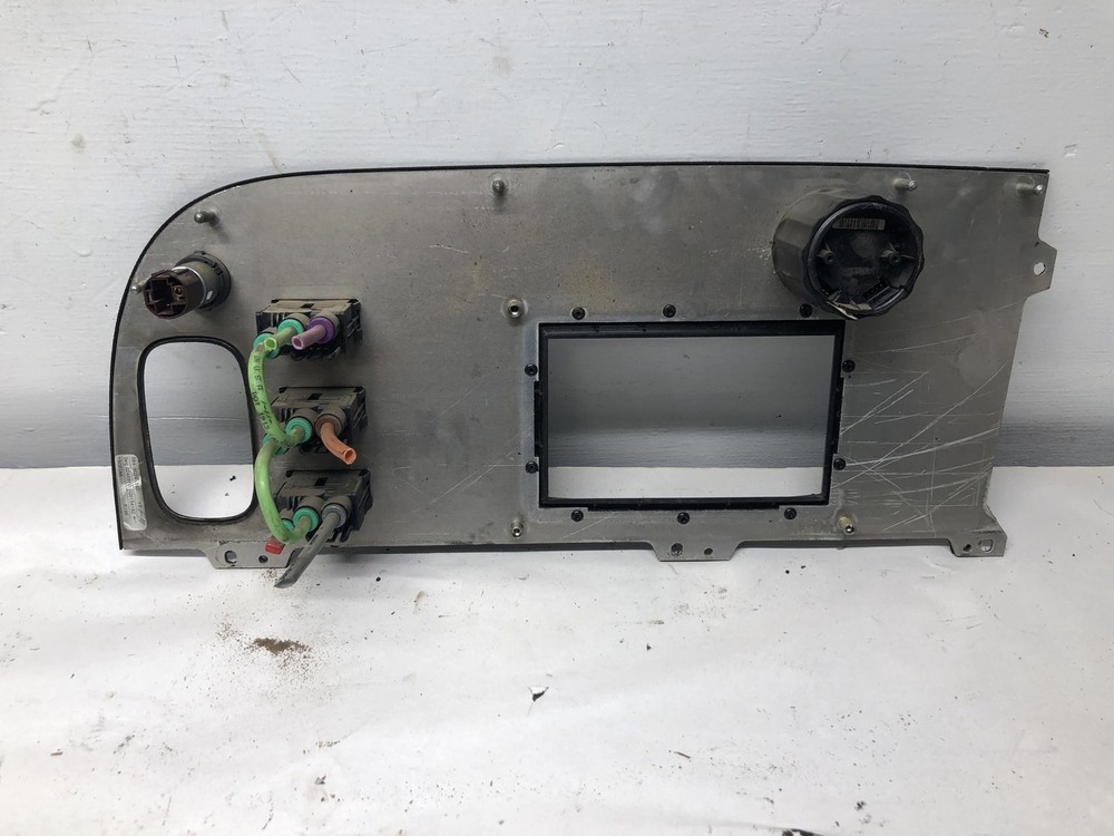 2006-2015 Peterbilt 386 GAUGE AND SWITCH Dash Panel - Used