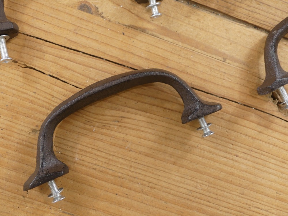 4 CAST IRON HANDLES RUSTIC DRAWER PULLS 5 1/4" LONG **SMALL HOLES IN CASTING*