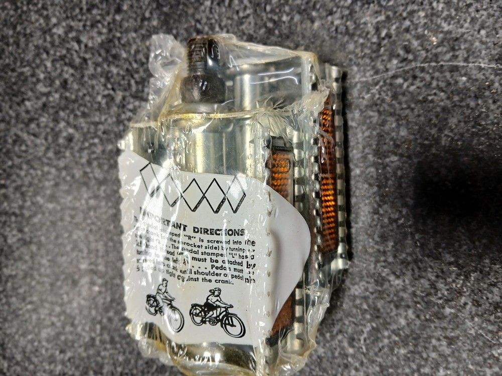 VINTAGE BICYCLE PEDALS, 1/2"X20 THREAD, R AND L THREADED