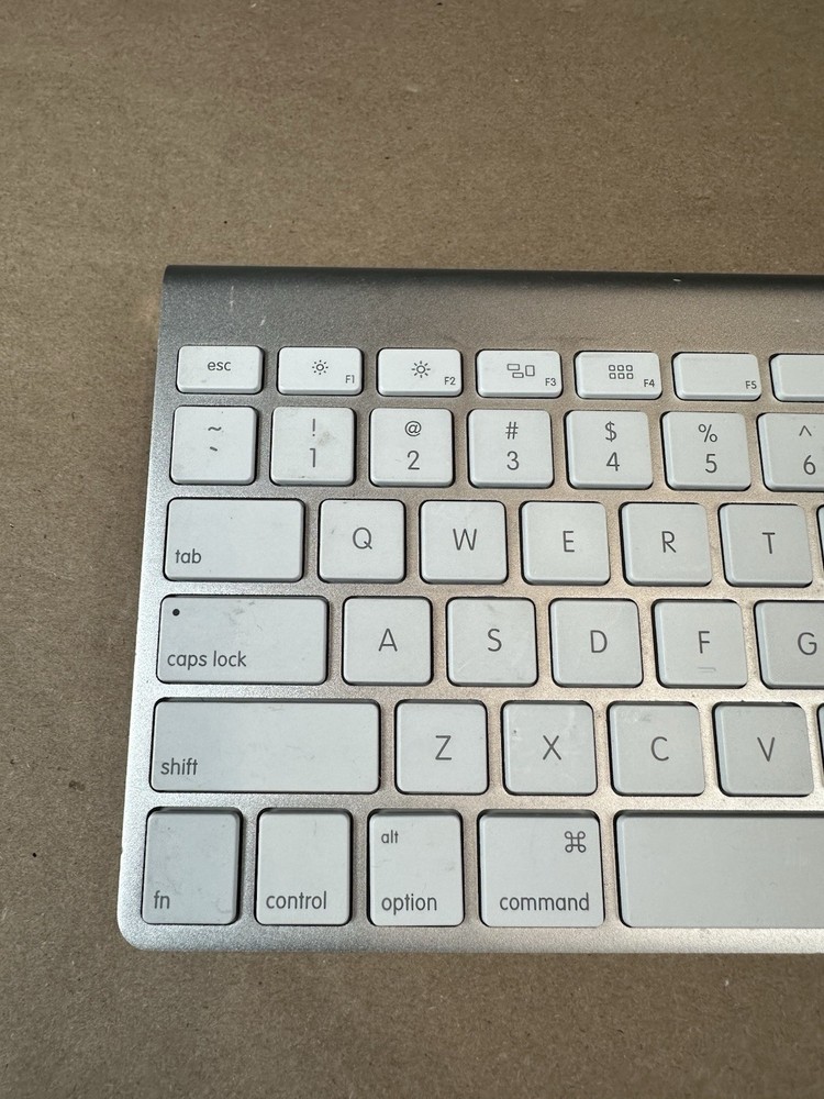 Apple Wireless Keyboard A1314 Works Ships Fast!