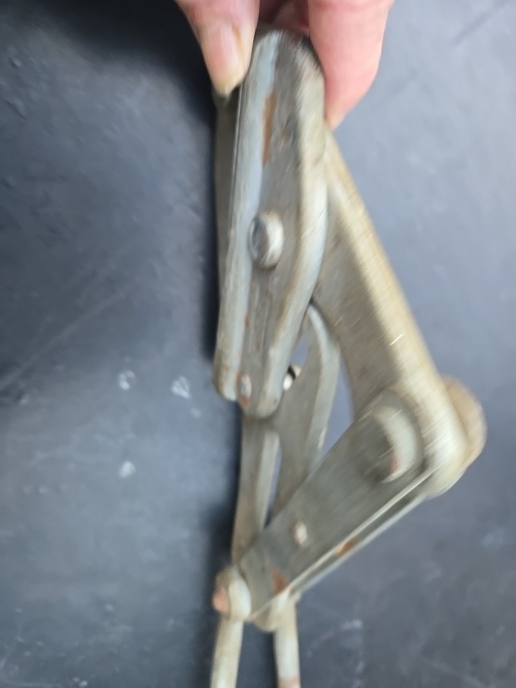 Cable Puller Grip for Bare Wire