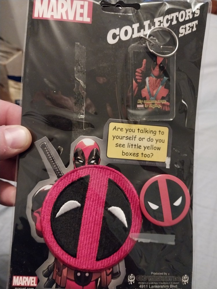 Marvel DEADPOOL  Collectors 4Pc. Set Patch PIN key Chain
