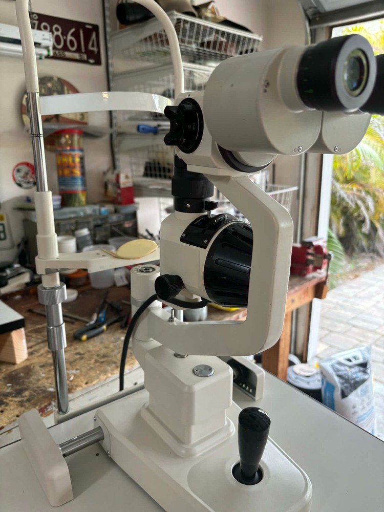 TOPCON 2E SLIT LAMP.