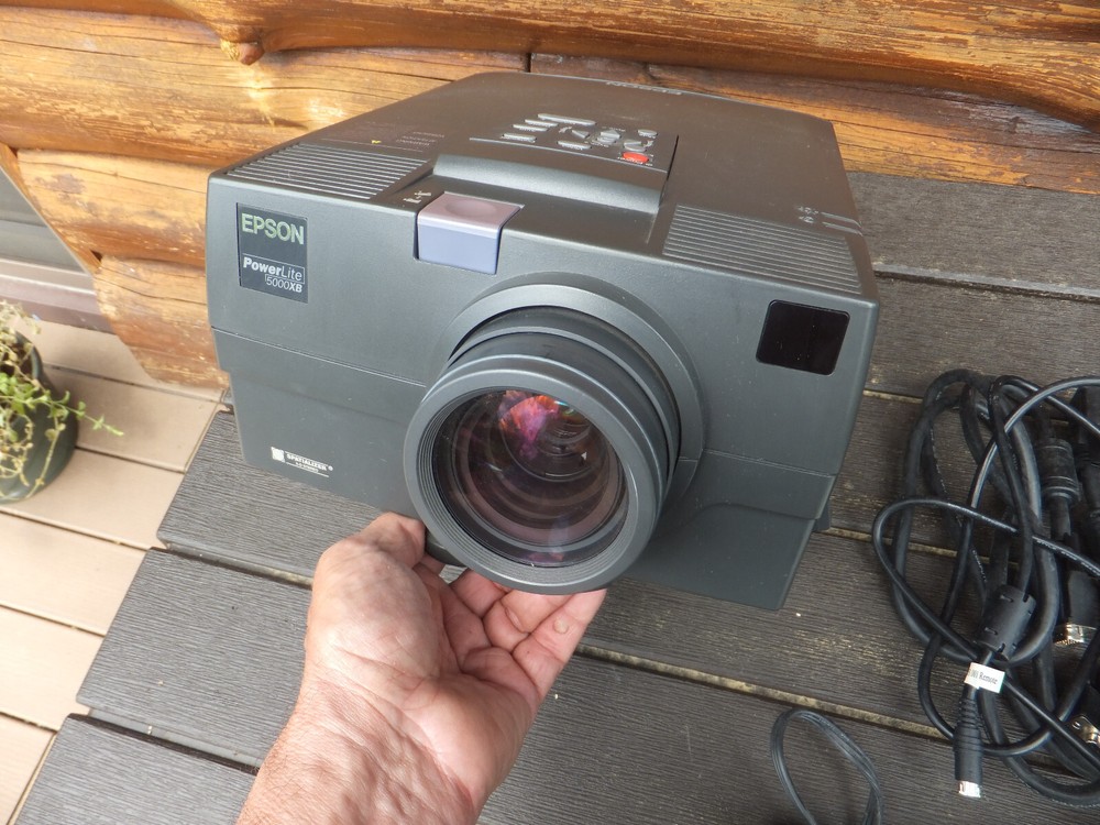 Epson PowerLite 5000XB, ELP-5100 LCD Projector W/ Case, Guide, Remote & Cables