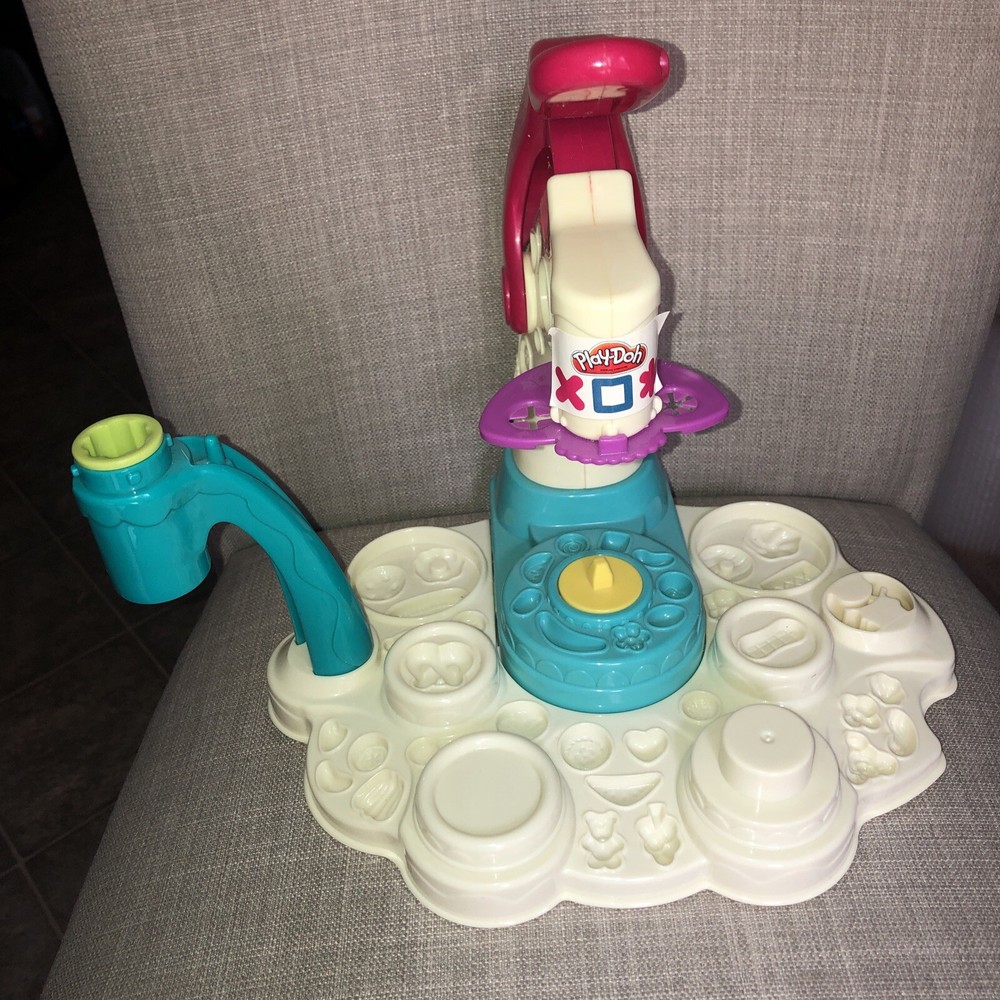 Hasbro 2007 Play dough Kitchen Creations Modeling Set~Machine Only