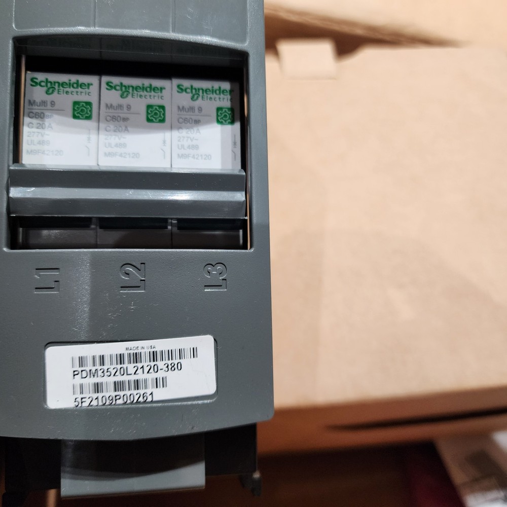 APC PDM3520L2120-380 Power Distrobution Module