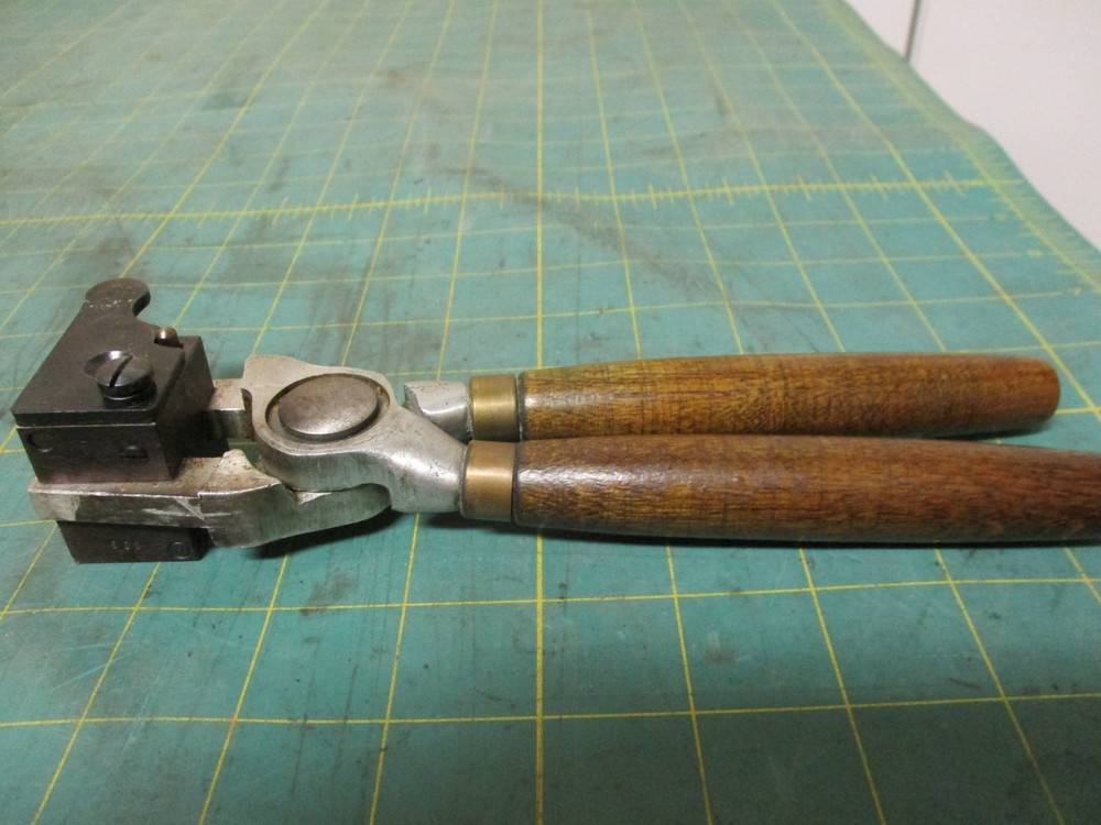 RELOADING TOOLS * BULLET MOLD * LYMAN/IDEAL * 490 RB * SINGLE