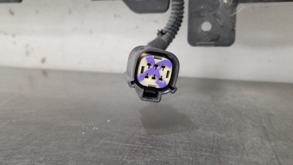 18 GMC YUKON 5.3L AIR SHUTTER