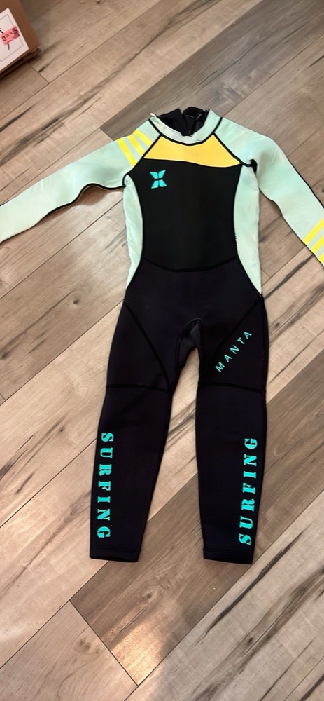 Size 7 Youth Manta Wetsuit