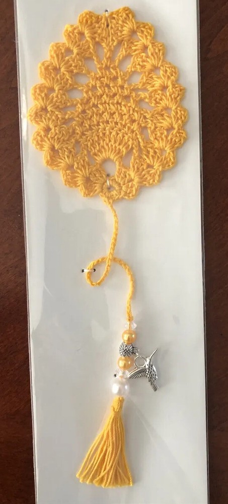 Crocheted pineapple bookmark