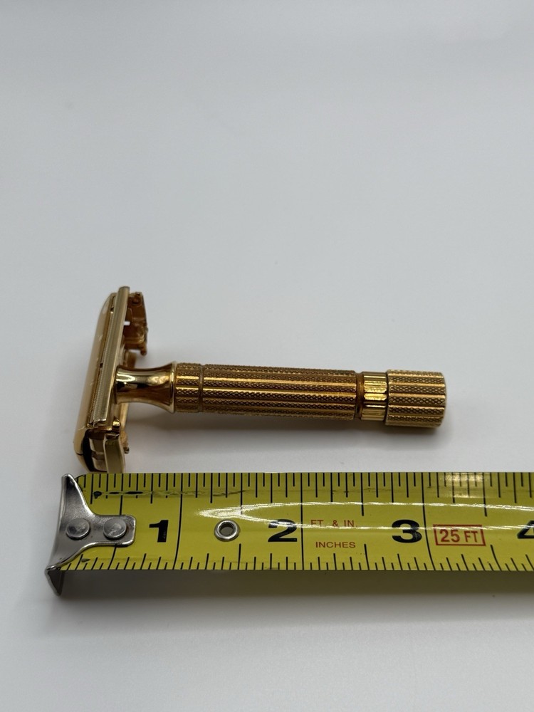 Vintage Gillette Aristocrat razor In Case