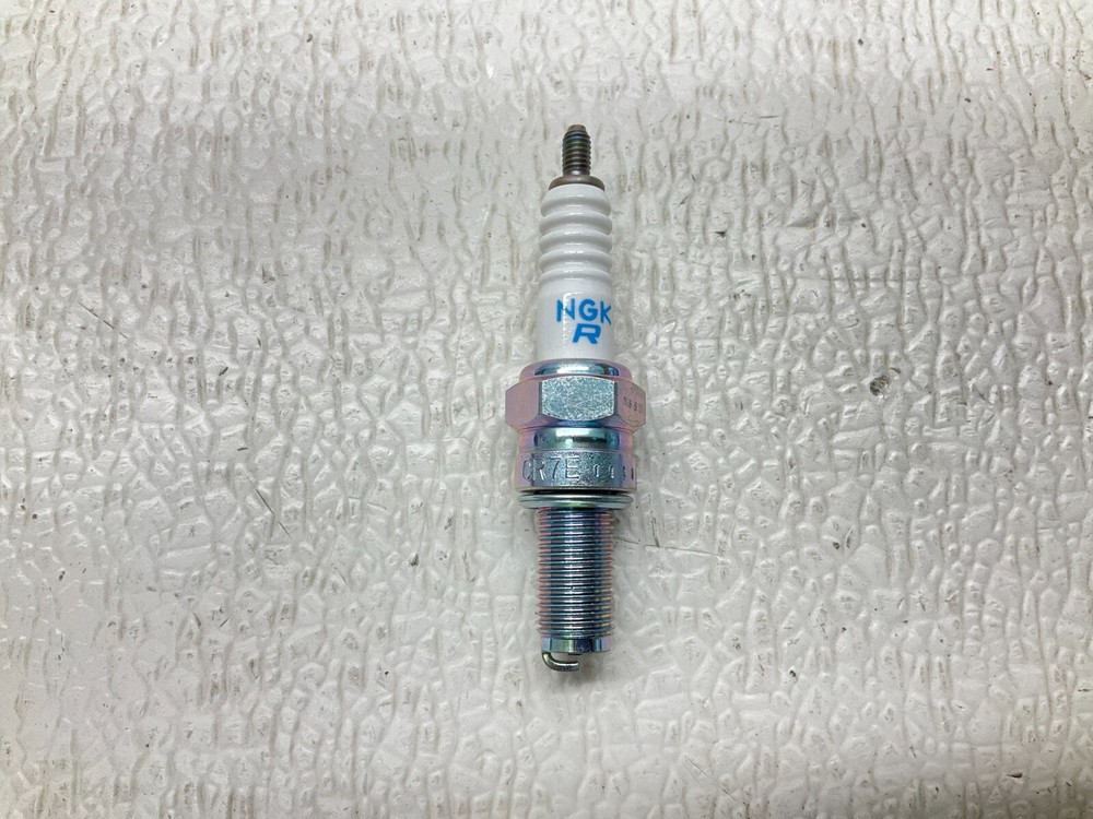 NGK 4578 CR7E Spark Plug New (TSC)