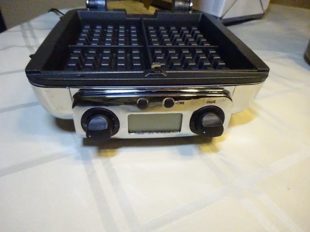 All-Clad 4-Slice Digital Waffle Maker with Removable Plates Model WD824D51