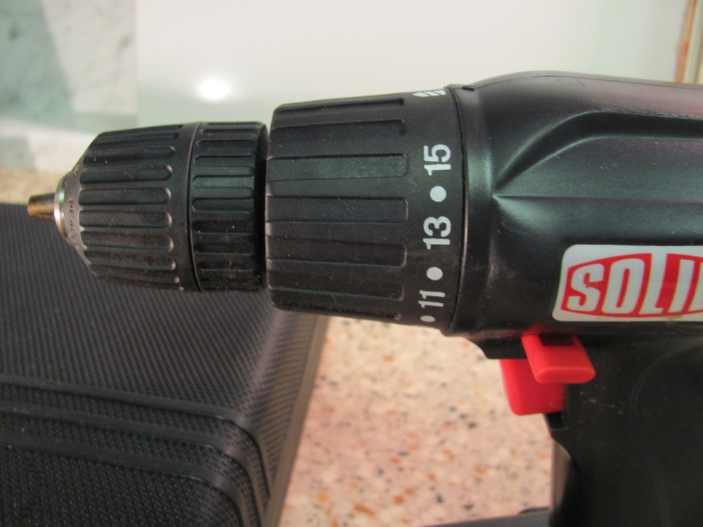 SOLID BRAND DRILL - NO BATTERY - W/ CASE AND BITS