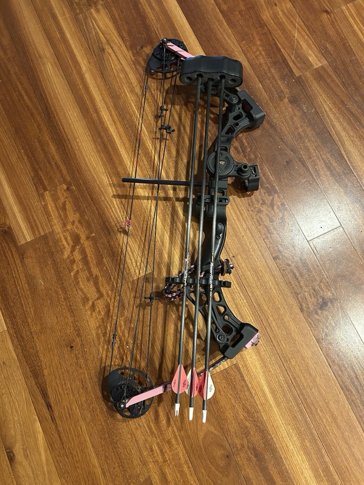 Bowtech 24" Diamond Razor Edge Compound Bow, Pink Camo Pattern, w/ Easton Arrows