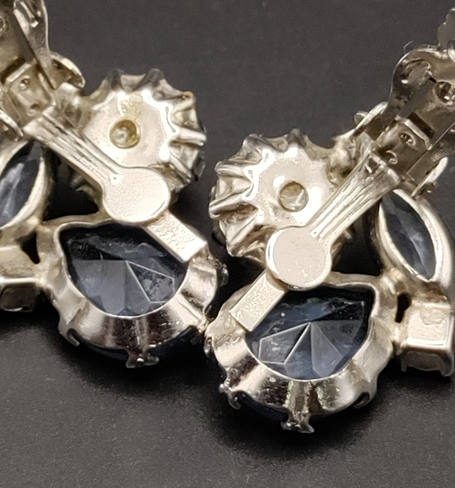 STUNNING Pie Crust Setting BLUES Rhinestone Earrings