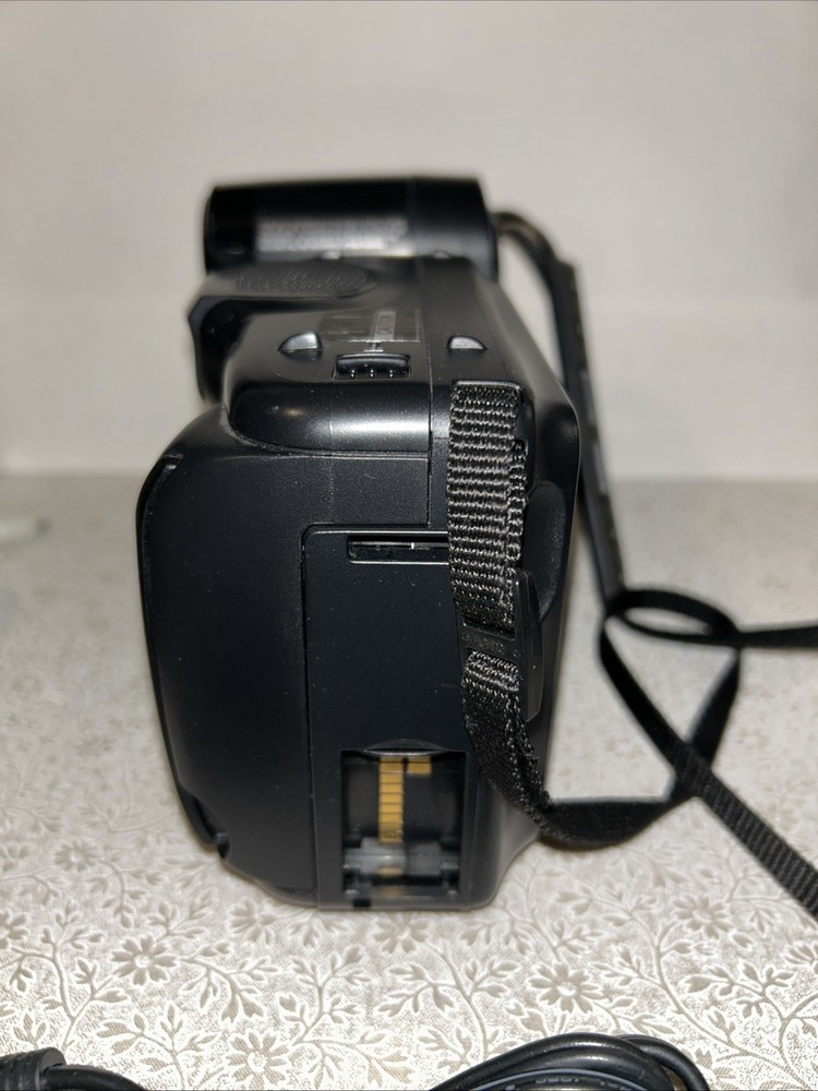 Sharp Liquid Crystal Video Camera Vl-E47 & Accessories