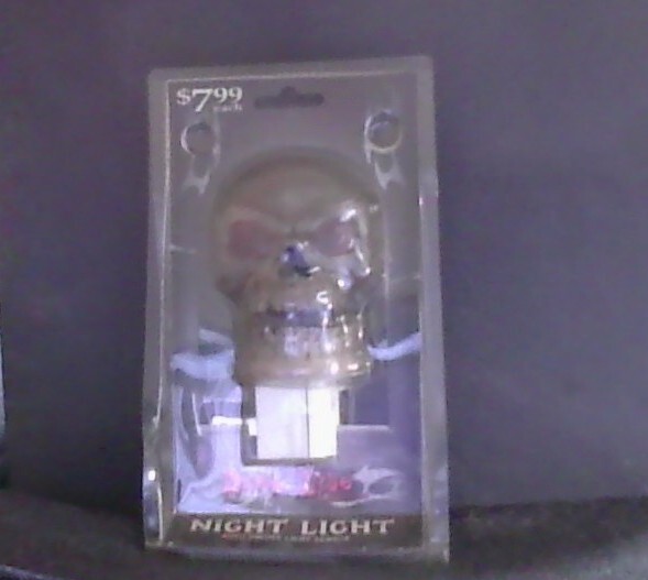 Skull with RED Eyes Night light Gothic w/ Light Bulb Light Sensor (DISCONTINUED)