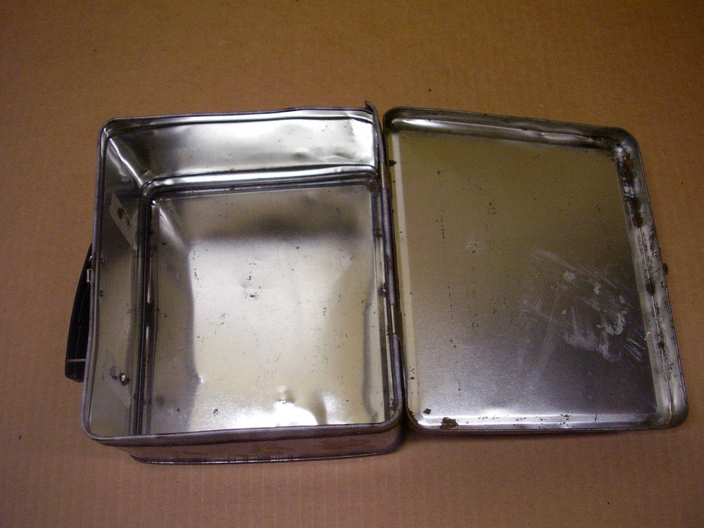 Vault-Tec Lunchbox Metal