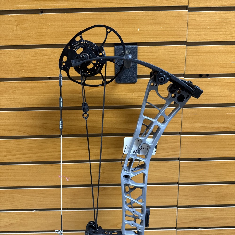 Item 3845 - Darton Archery Compound Bow - Tritech 33 - RH - Stone Grey