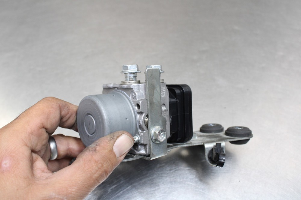 24-26 SUZUKI GSX-8R ABS PUMP UNIT MODULE