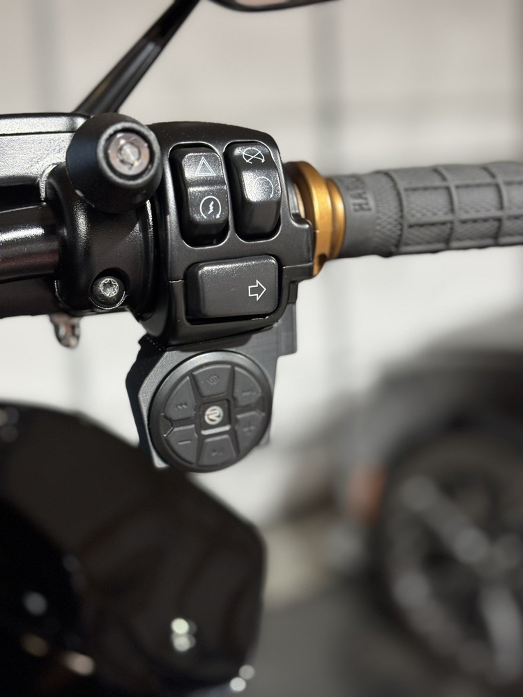🇺🇸 SOFTAIL/LOW RIDER S/ST CUSTOM MOUNT AND BLUETOOTH CONTROLLER 🇺🇸