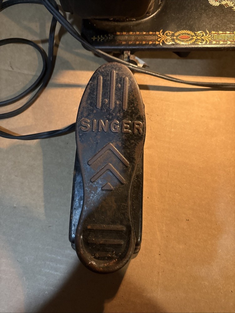 Singer Sewing Machine B.U. 7-E Untested Sold As Is