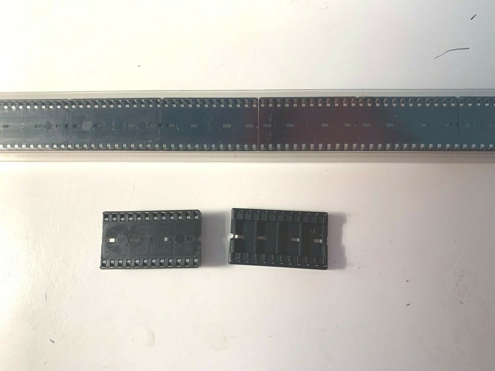 AMP Closed IC Socket 24-Pin BLACK.
