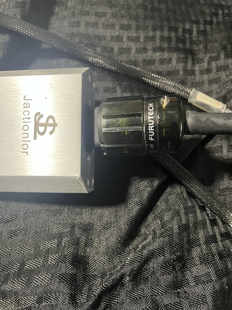 Silver Jactionlor AC Power Distributor 4 Outlet