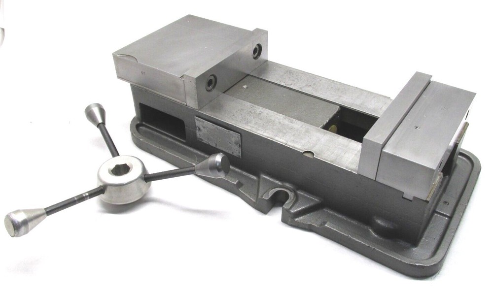 KURT ANGLOCK 6" MILLING MACHINE VISE w/ JAWS & HANDLE - #D675