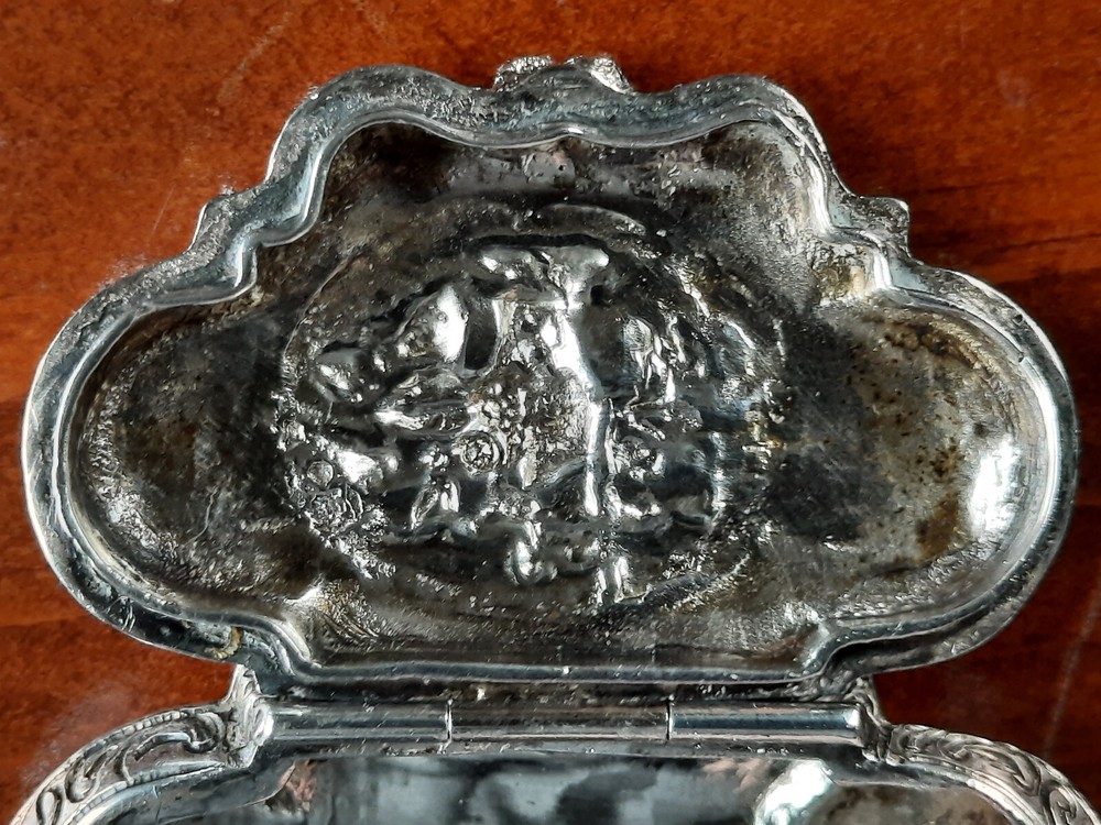 800 Silver Cast German Shell Shaped Trinket or Snuff Box