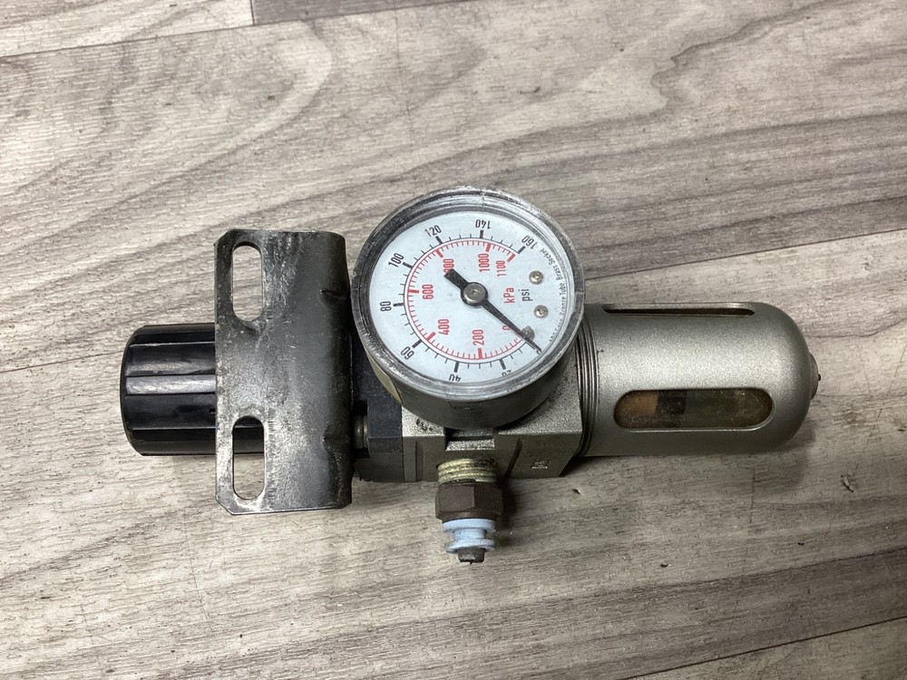 SMC Model NAW2000 Filter Regulator #120N106