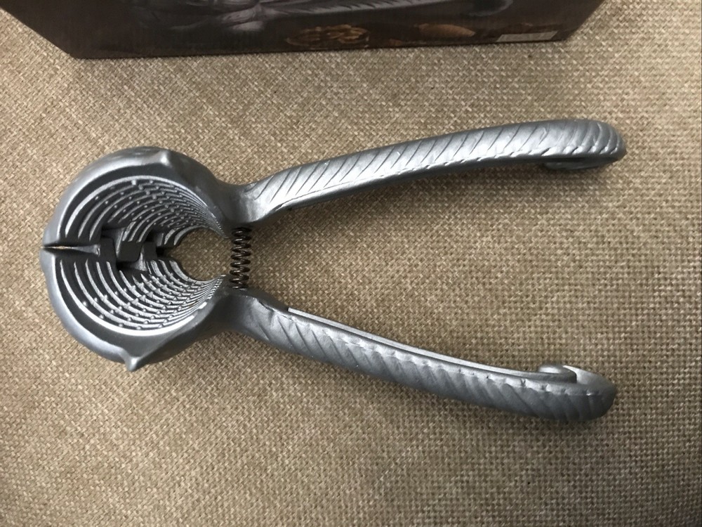 RSVP Cast Aluminum Filbert Squirrel Nutcracker Spring Squeeze Tail Original Box