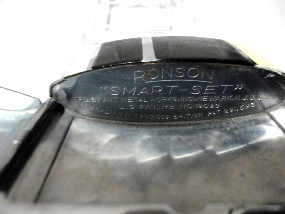C1935 AMW/ RONSON SMART CASE LIGHTER. VERY HARD TO FINE