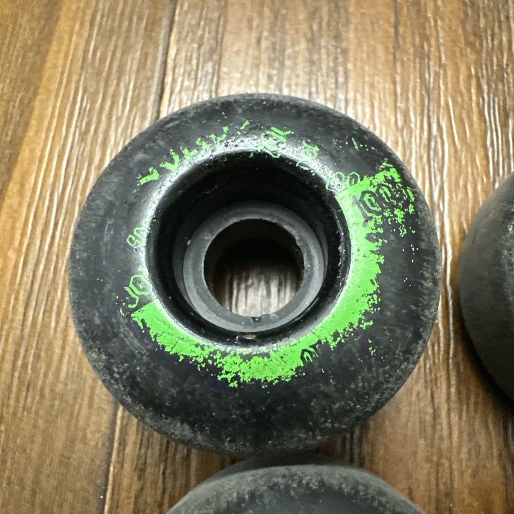 bones skateboard wheels Black & Green Great