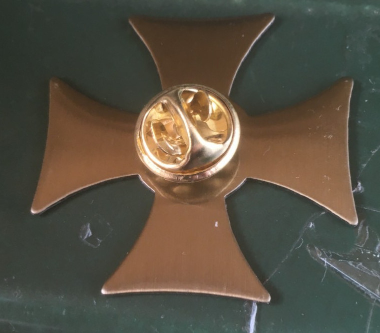 Sweden knights pin badge