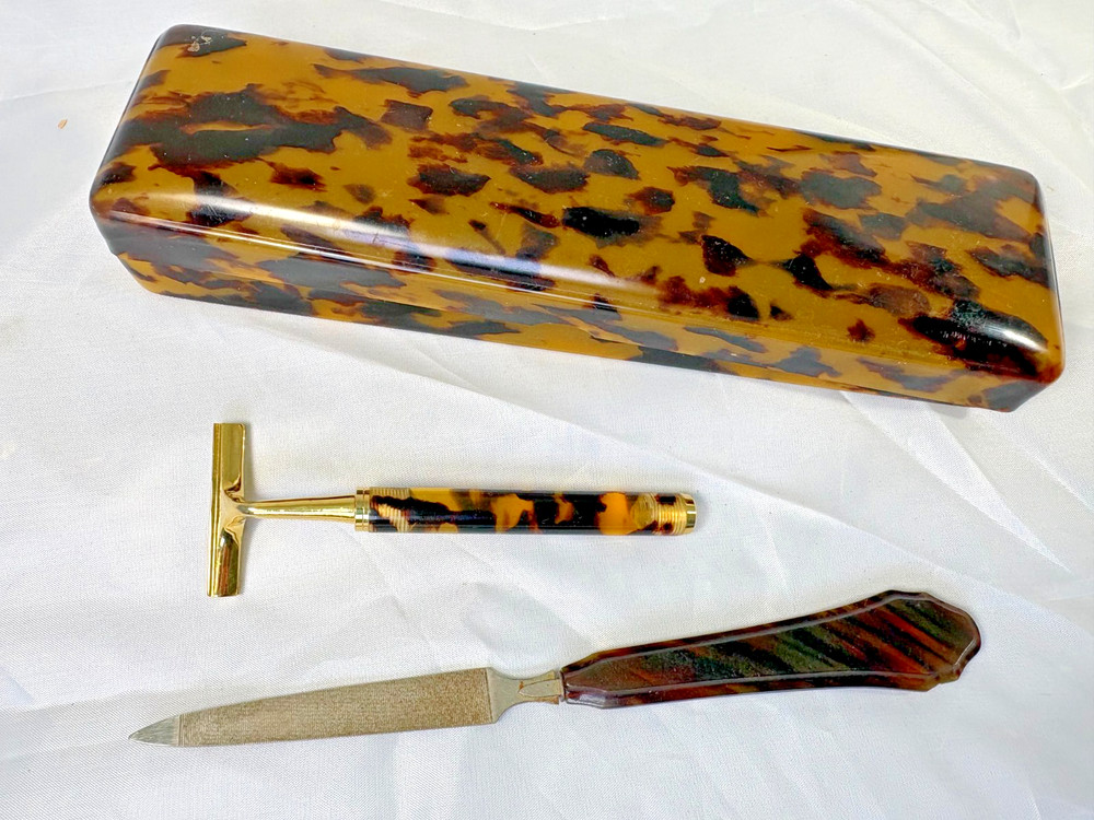 Vintage Tortoise Shell Razor Handle and Case