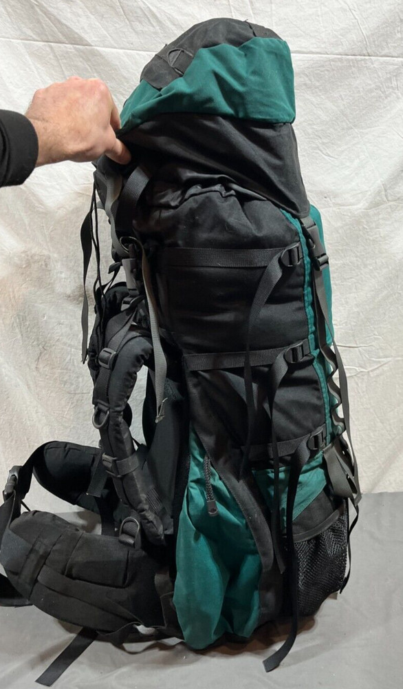 NOS 1996 The North Face Rogue Medium Capacity Internal Frame Backpack Small NEW