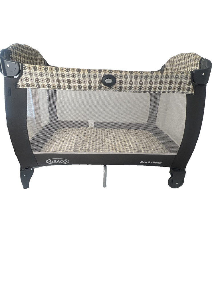 Graco Pack n Play Portable Playard Reign with Compact Fold