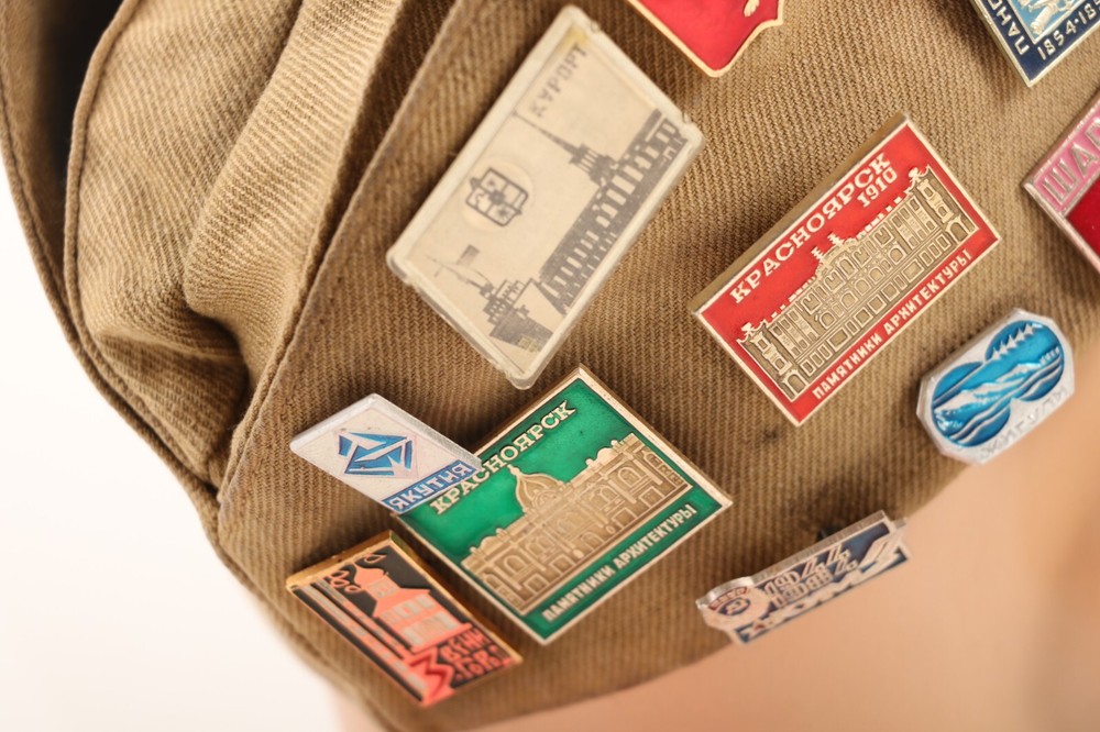 BP16/ Russian USSR Garrison Cap & 25 Pins