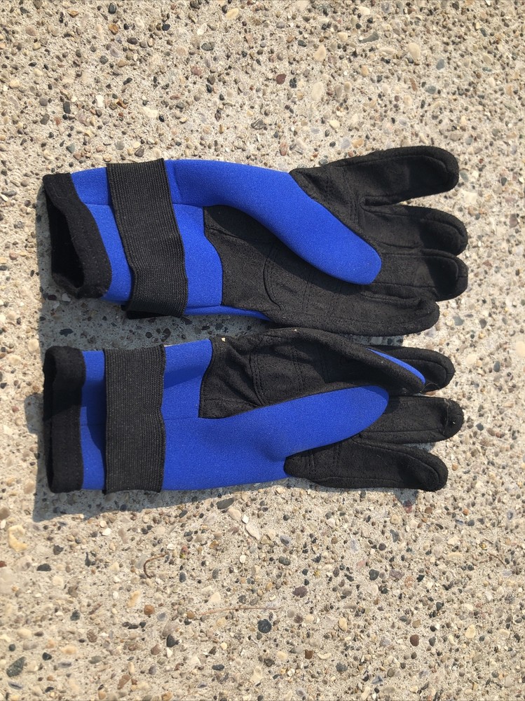 Scuba Gloves And Knife