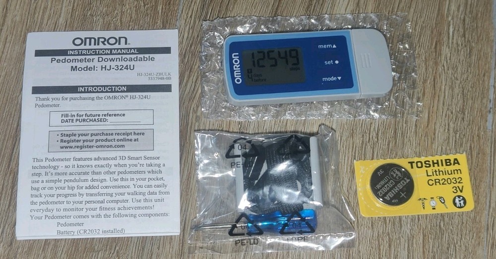OMRON TRI-AXIS PEDOMETER WITH FIVE ACTIVITY MODES MODEL HJ-324U NEW OPEN BOX